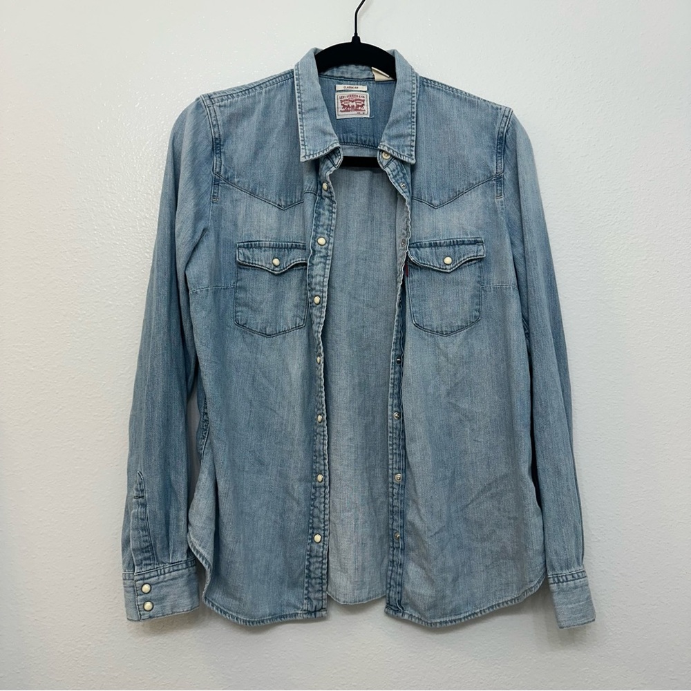 Levi’s Denim Button Down Shirt Size M